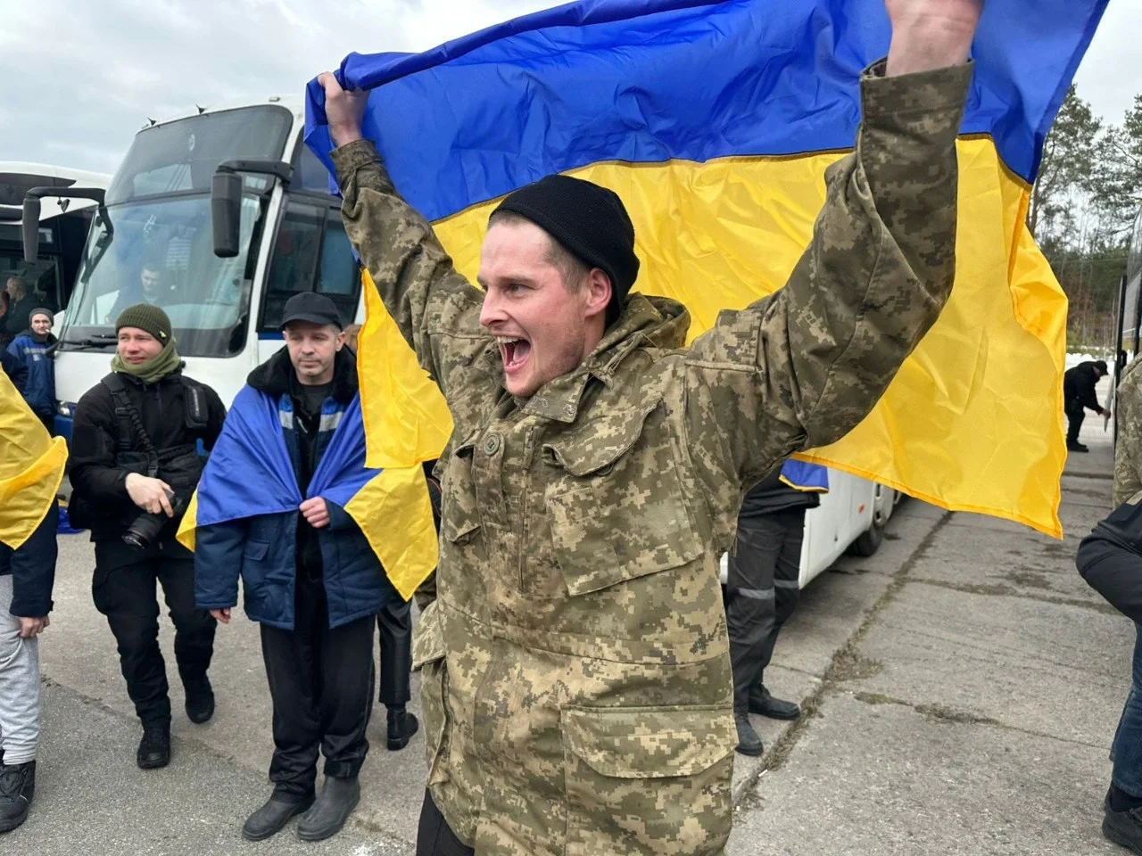 Вінниччина зустрічає своїх: дев’ятеро захисників вирвалися з російської неволі