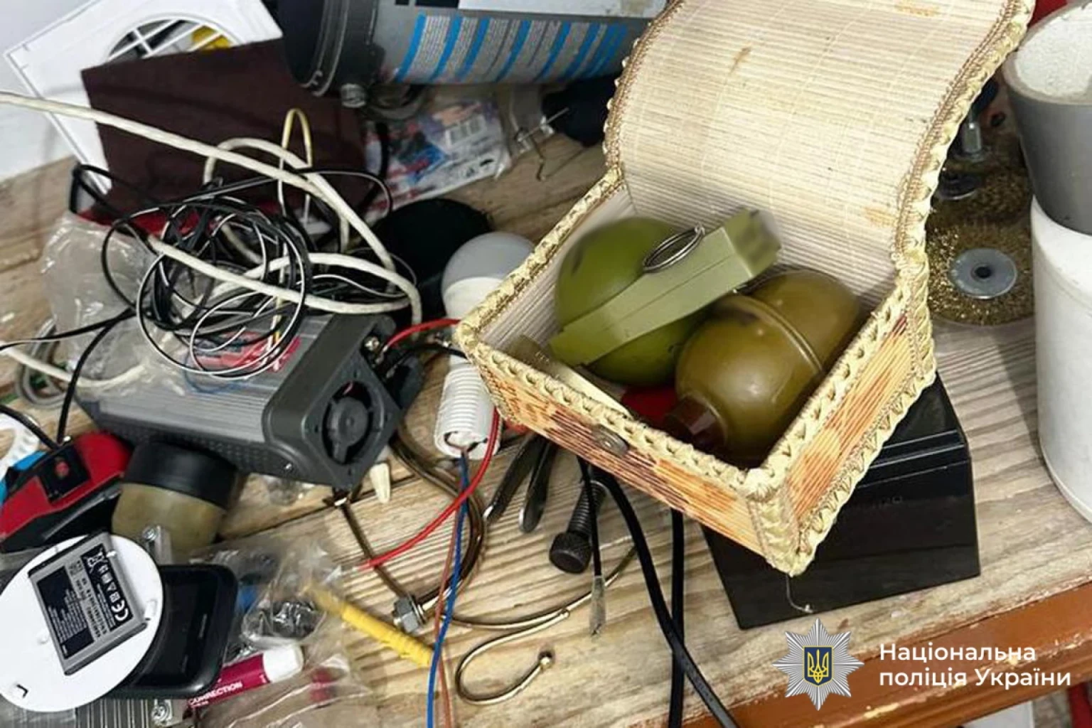 Небезпечний «аргумент» у сімейній сварці: вінницька поліція вилучила боєприпаси у дебошира