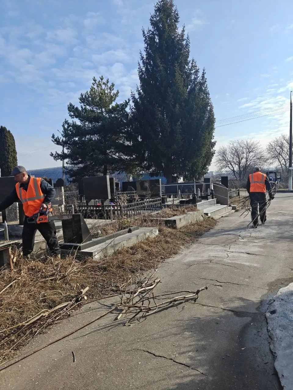 У Вінниці на Сабарівському кладовищі оновлюють символи пам’яті на Алеї Слави