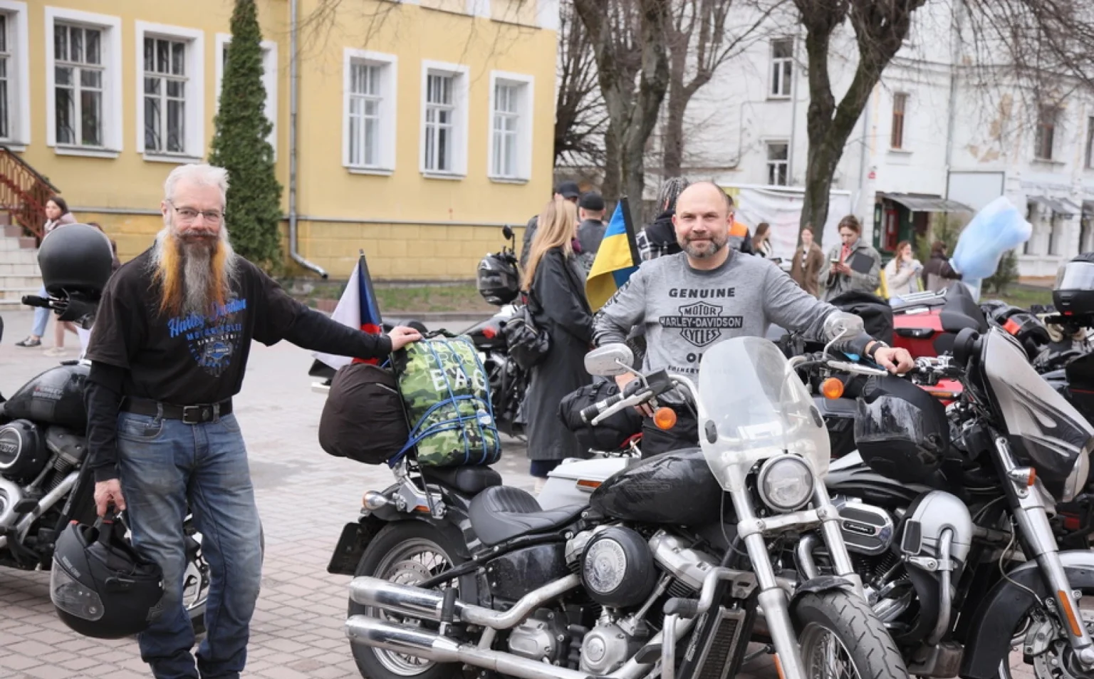 Іноземні мотоциклісти дісталися Вінниці під час подорожі Україною
