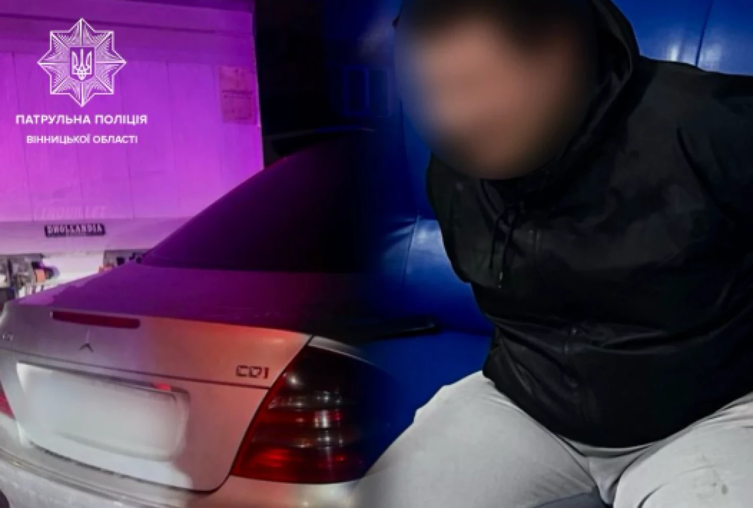 Нічна гонитва у Вінниці: нетверезий водій Mercedes-Benz протаранив паркан та чуже авто