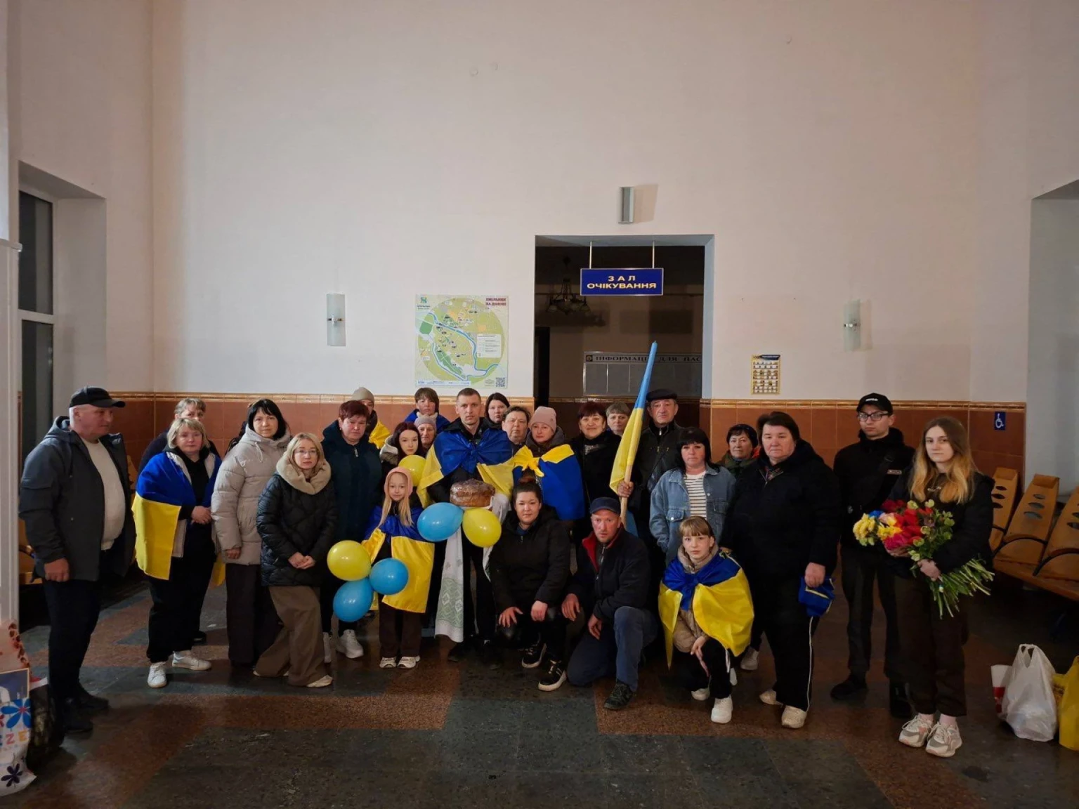 Ніч, коли чекання стало зустріччю: у Хмільнику привітали звільненого з полону бійця