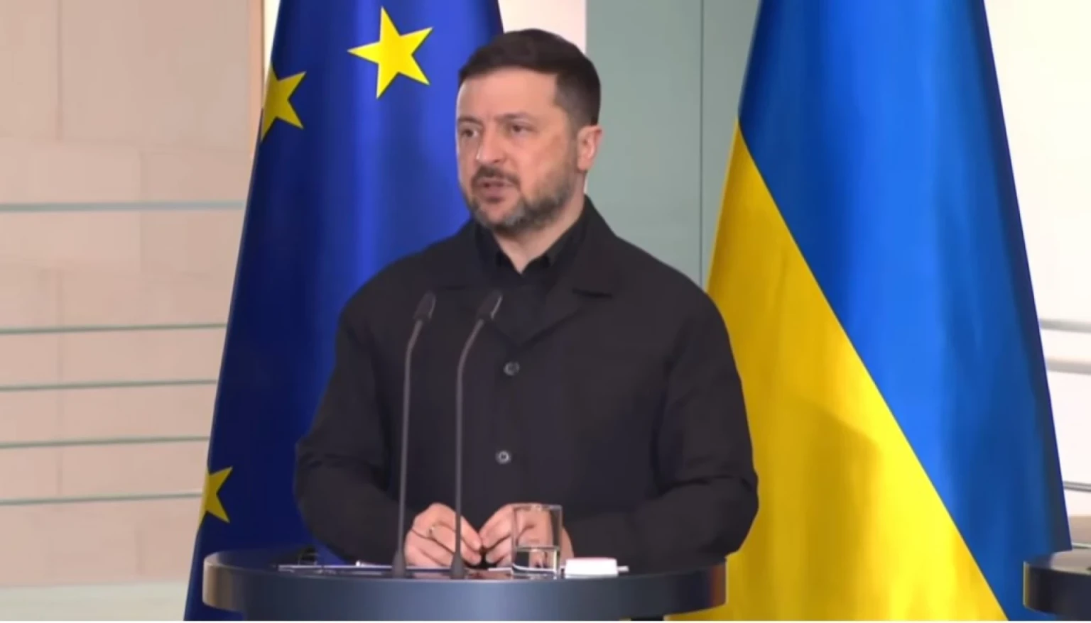 Зеленський вимагає повернення чоловіків призовного віку з-за кордону – що стоїть за заявою