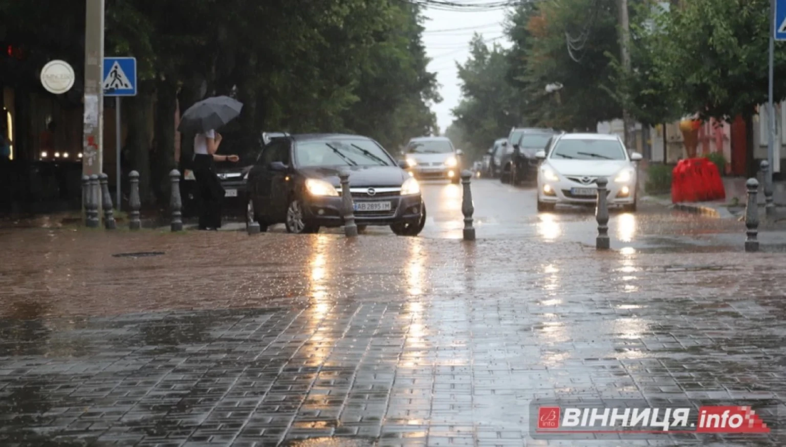 У Вінниці сильний вітер залишив райони без світла – оголошено «помаранчевий» рівень небезпеки