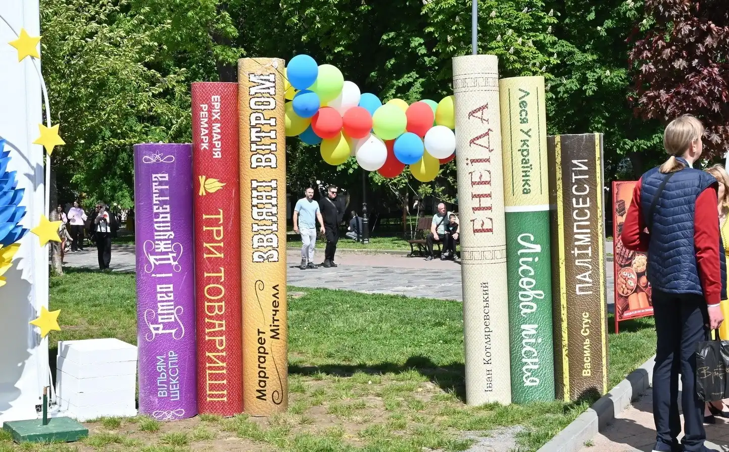 Європейська площа у Вінниці перетворилася на книжковий та мистецький простір