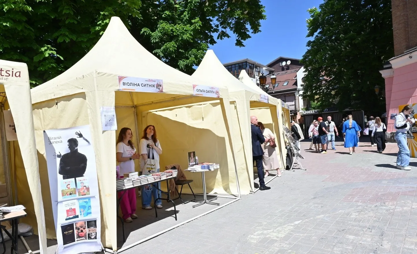 Європейська площа у Вінниці перетворилася на книжковий та мистецький простір