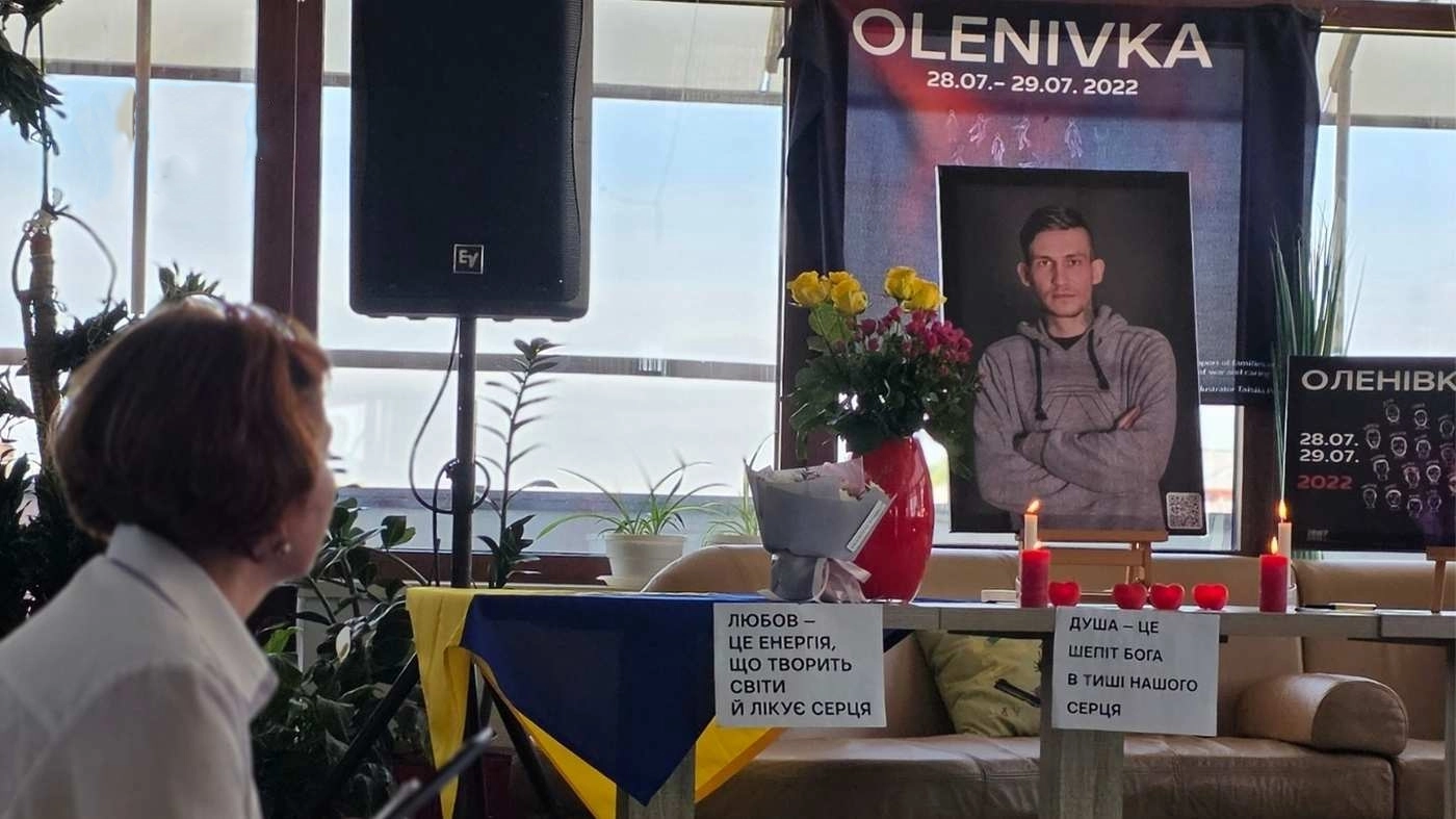 Географічний маркер Оленівки: у Вінниці презентували картини матері полеглого «азовця»