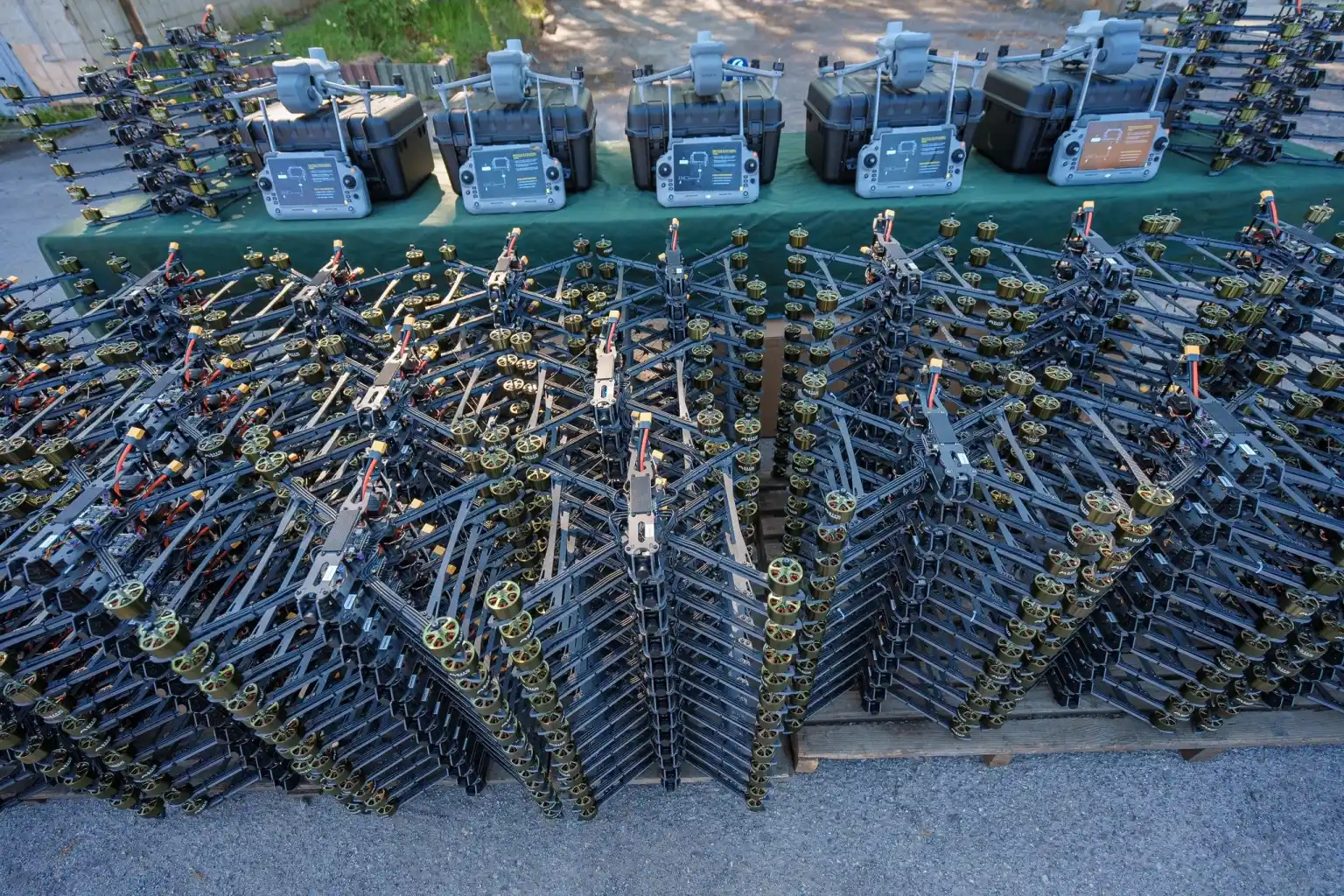 Для бійців 120-ї бригади ТрО на Лиманський напрямок відправили масштабну партію безпілотників