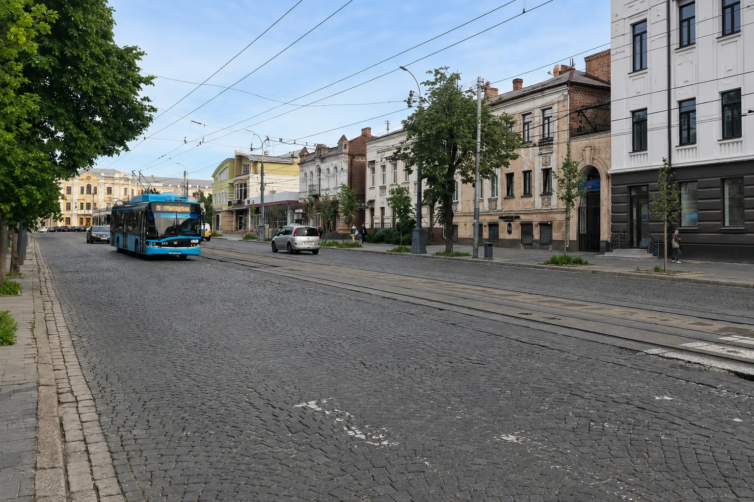 Столітній чавунний водогін та бруківку замінять під час масштабного літнього ремонту у центрі Вінниці